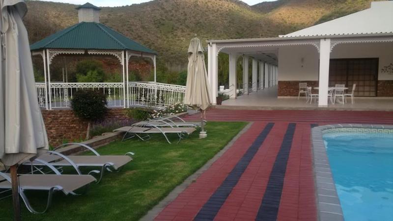 Old Mill Lodge, Seasonal Working Ostrich Farm & Restaurant, Oudtshoorn Esterno foto