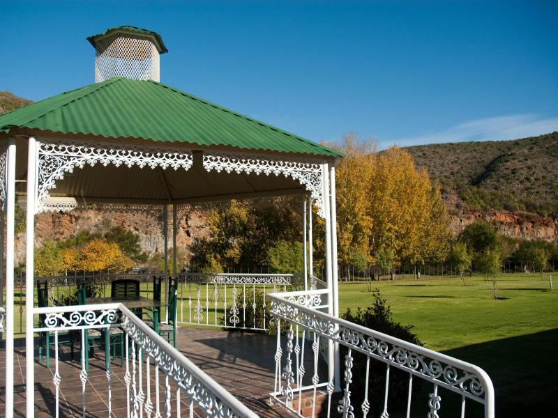 Old Mill Lodge, Seasonal Working Ostrich Farm & Restaurant, Oudtshoorn Esterno foto