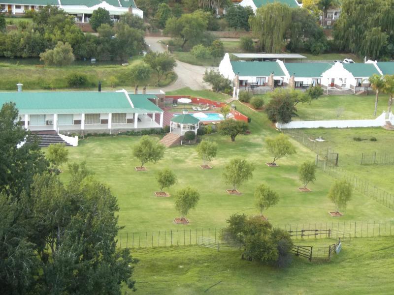 Old Mill Lodge, Seasonal Working Ostrich Farm & Restaurant, Oudtshoorn Esterno foto